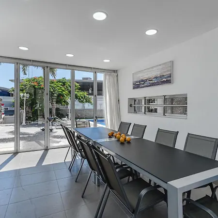 Вилла Lux 7 With 6 Bedrooms, 4 Bathrooms
