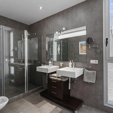 Lux 7 With 6 Bedrooms, 4 Bathrooms Вилла